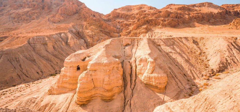 Arqueólogos descobrem novas cavernas em Qumran